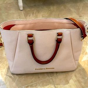 Dooney & Bourke tote with removable shoulder strap